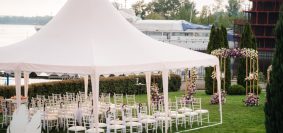 Tentes de réception : le choix parfait pour un mariage en plein air